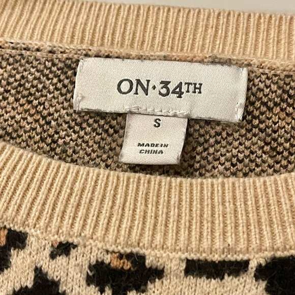 Leopard Print Crew Neck Sweater - Picture 4 of 6